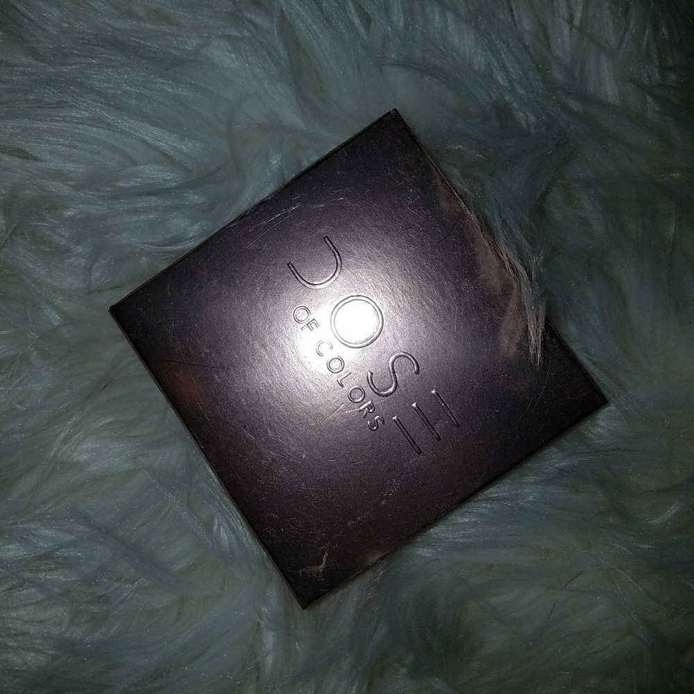 Desi x Katy eyeshadow palette